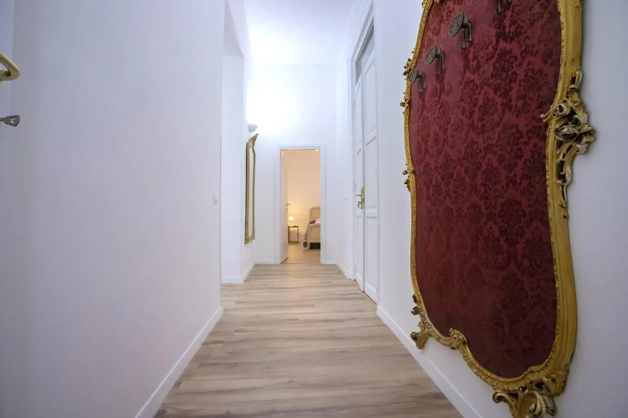 Terre D'Oro, Appartamento Di Lusso In Centro Citta Palermo 0*,  Italië